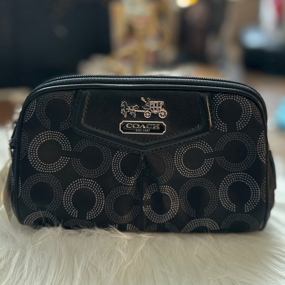 COACH Signature C Black and silver makeup case - Picture 5 of 16
